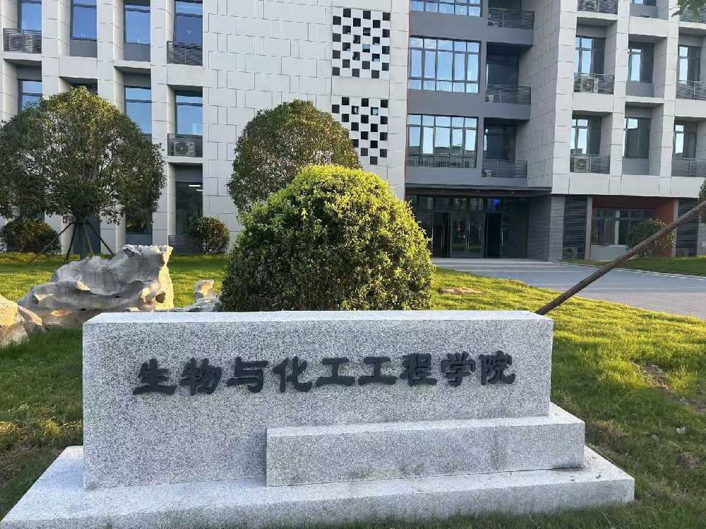 新丰县扬州职业大学体育场高杆灯项目